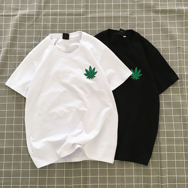 Tricou de bărbați actual cu aplicație, mâneci scurte și decolteu oval