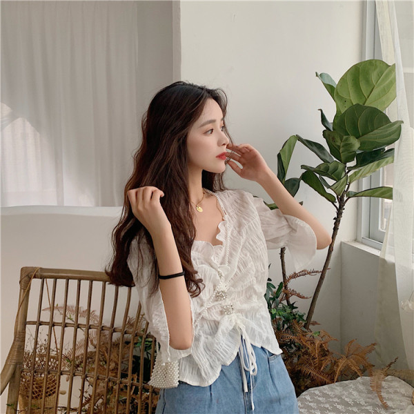 Fehér női ing rövid ujjal és nyakkendővel