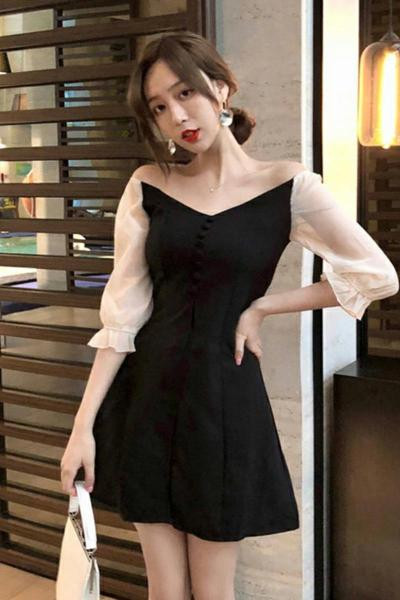 Modern női rövid ruha 3/4-es tüll ujjakkal