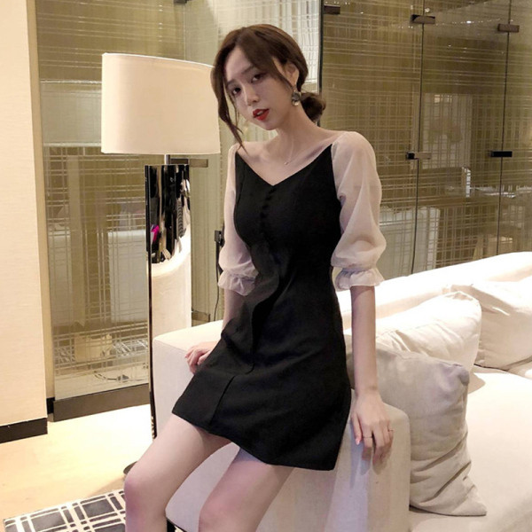 Modern női rövid ruha 3/4-es tüll ujjakkal