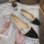 Modern női cipő lapos talppal és fém lyukakkal