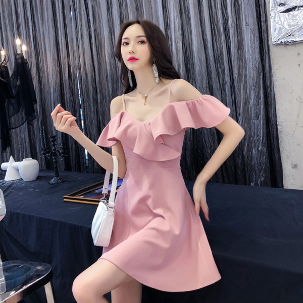 Naiste moodne peenikeste rihmadega kleit - lõikega mudel