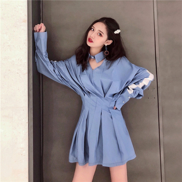 Testreszabott női ruha hosszú ujjal és spitz nyakkivágással