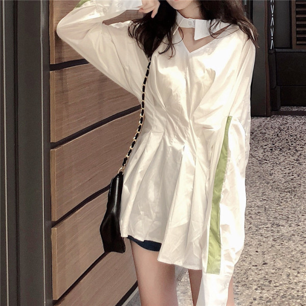 Testreszabott női ruha hosszú ujjal és spitz nyakkivágással