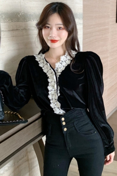 Samta sieviešu krekls ar mežģīņu elementiem