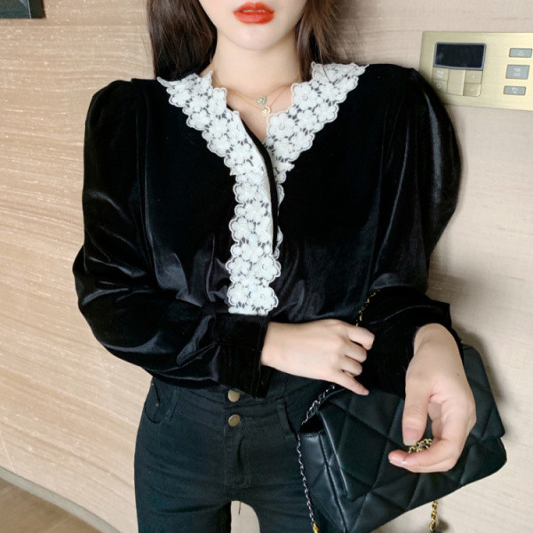 Samta sieviešu krekls ar mežģīņu elementiem