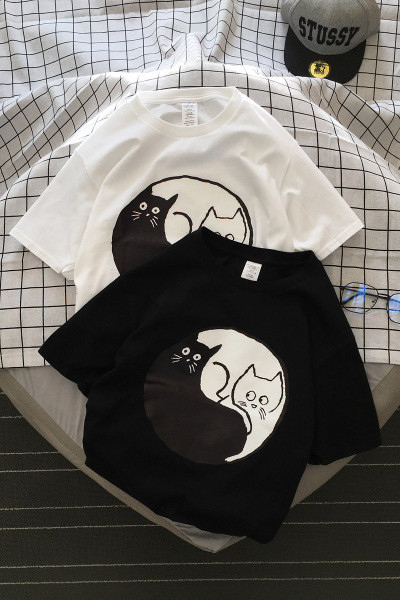 Modern férfi póló rövid ujjal, fekete-fehér rátéttel