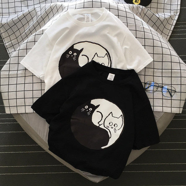 Modern férfi póló rövid ujjal, fekete-fehér rátéttel