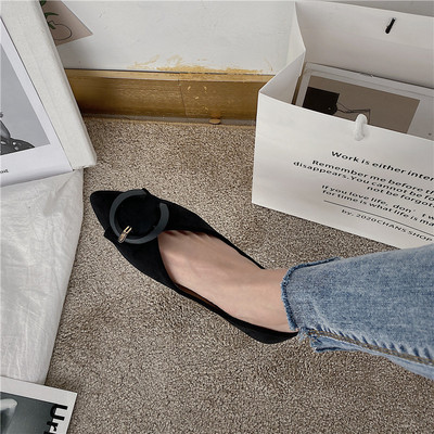 Modern női cipő fém csatos hegyes modellel