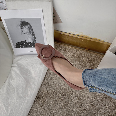 Modern női cipő fém csatos hegyes modellel