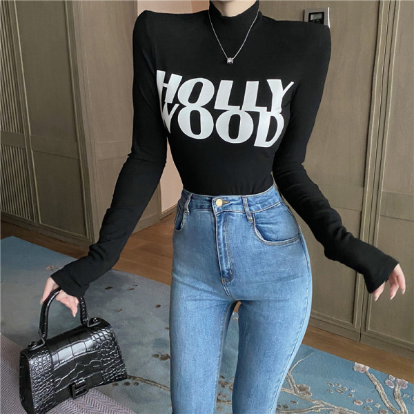 Bluză de damă cu imprimeu și guler scăzut