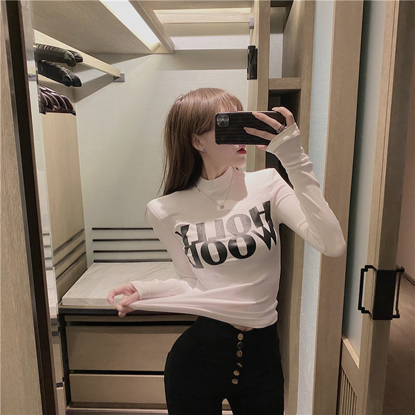 Bluză de damă cu imprimeu și guler scăzut