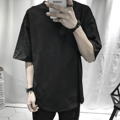 Paprasti vyriški marškinėliai trumpomis rankovėmis ir ovalia iškirpte