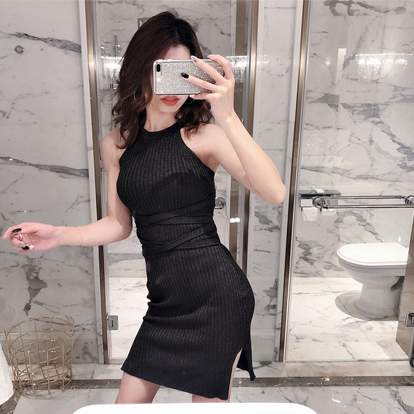 Moteriška suknelė su O formos iškirpte