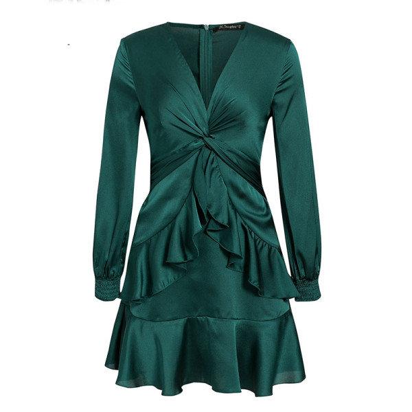 Moderni moteriška trumpa žalia suknelė su gilia iškirpte ir ilgomis rankovėmis