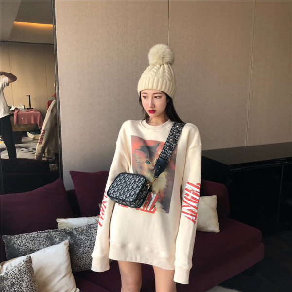 Bluză de damă lată cu imprimeu pisoi