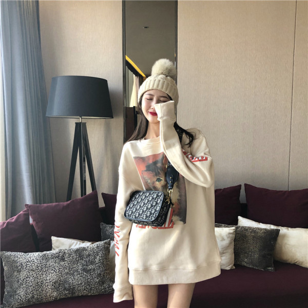 Bluză de damă lată cu imprimeu pisoi