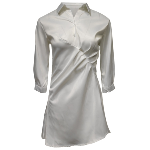 Laisvalaikio moteriška suknelė klasikine apykakle ir špico iškirpte – marškinių tipo