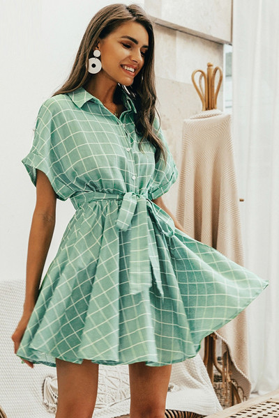 Ležerna ženska kratka haljina s klasičnom kragnom i remenom