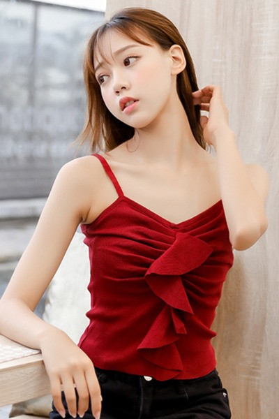 Moteriškas apatinis trikotažas su plonais petnešėlėmis ir V formos iškirpte