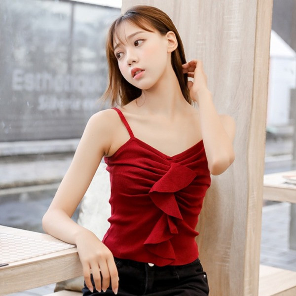 Moteriškas apatinis trikotažas su plonais petnešėlėmis ir V formos iškirpte