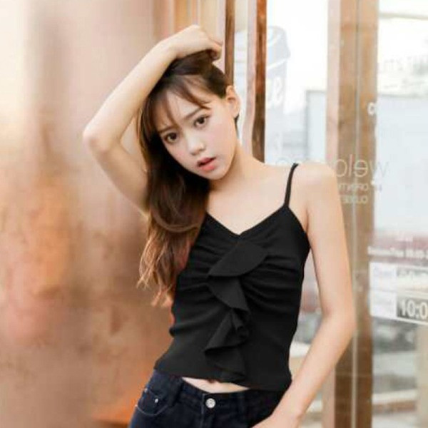 Moteriškas apatinis trikotažas su plonais petnešėlėmis ir V formos iškirpte