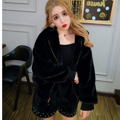 Napi női pulóver 3D elemekkel