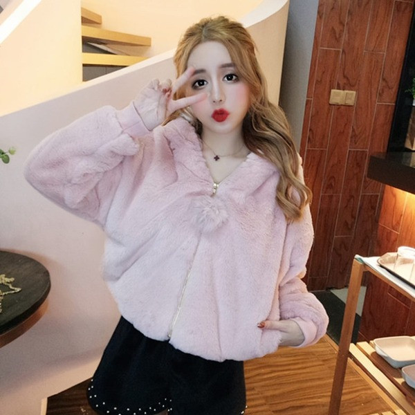 Napi női pulóver 3D elemekkel