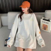 Široka ženska bluza s ovalnim izrezom i printom u boji