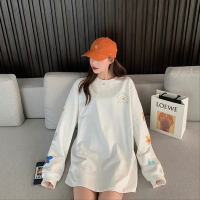 Široka ženska bluza s ovalnim izrezom i printom u boji