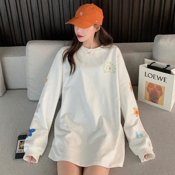 Široka ženska bluza s ovalnim izrezom i printom u boji