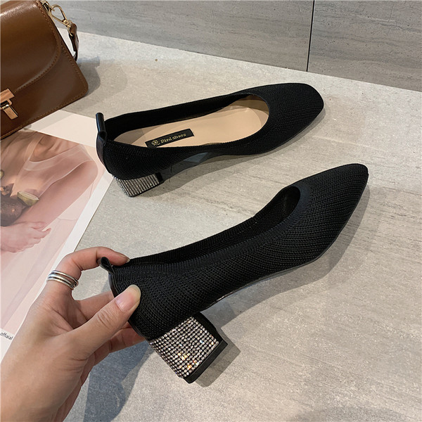 Pantofi moderni de dama cu toc mic gros si pietre de decor