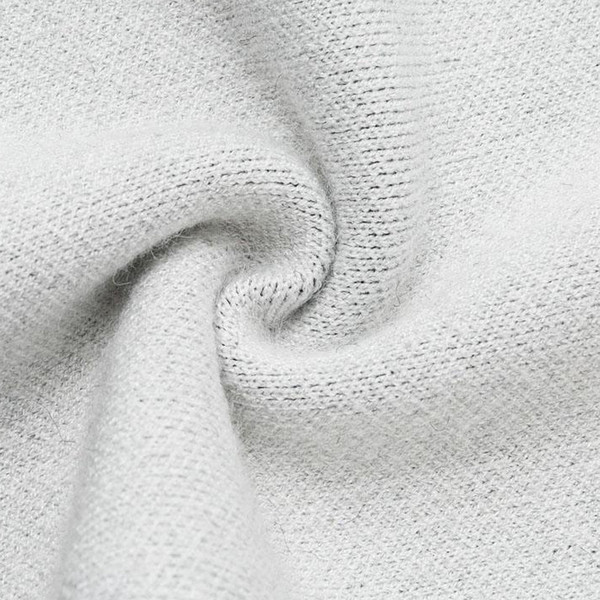 Trumpa moteriška laisvalaikio suknelė su gilia iškirpte, sagomis ir trumpomis rankovėmis