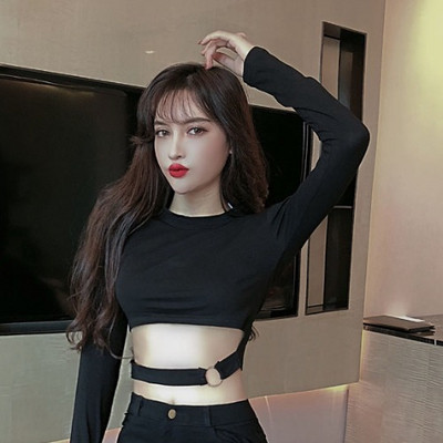 Bluză scurtă de damă cu mâneci lungi și decolteu rotund