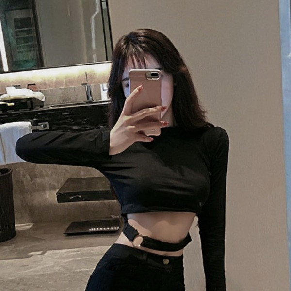 Bluză scurtă de damă cu mâneci lungi și decolteu rotund