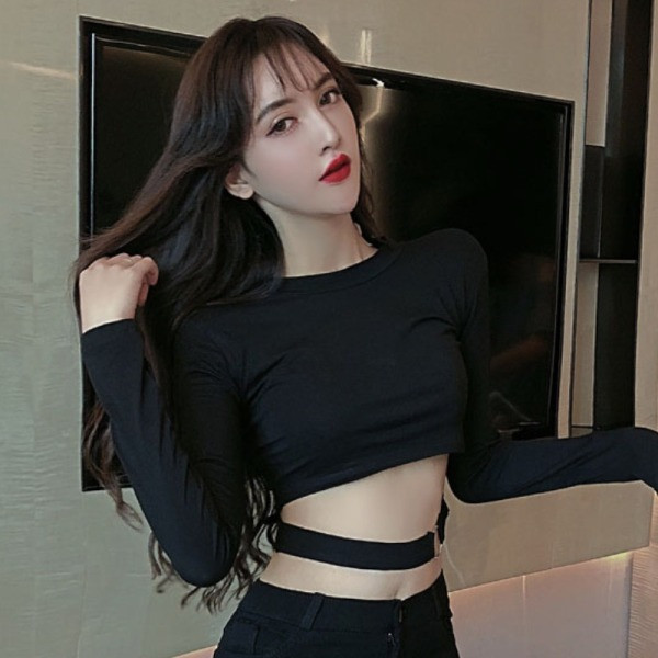 Bluză scurtă de damă cu mâneci lungi și decolteu rotund