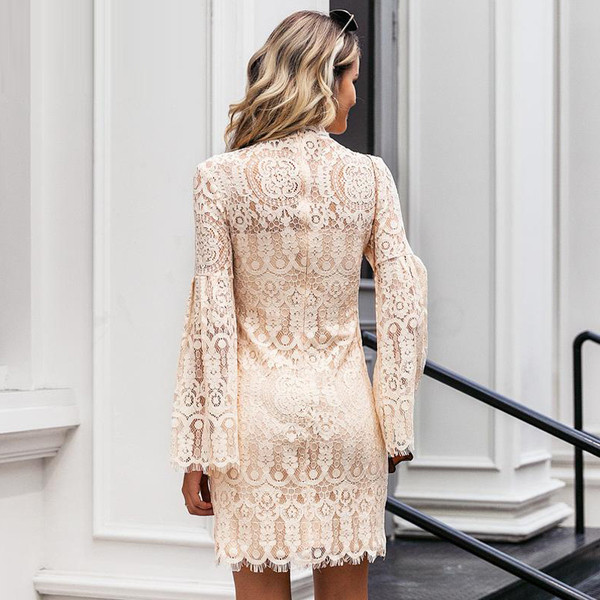 Rochie de dama eleganta, scurta, roz, cu maneci lungi si dantela