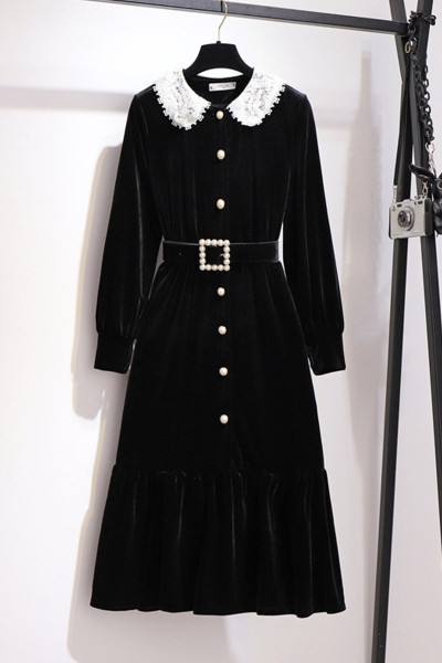 Rochie de dama din catifea cu guler din dantela si centura in talie