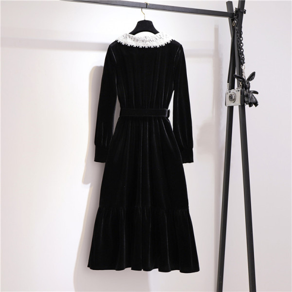 Rochie de dama din catifea cu guler din dantela si centura in talie