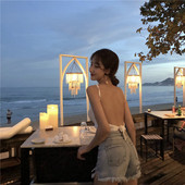 Modernus moteriškas apatinis trikotažas, pagamintas iš plono mezgimo, apnuoginta nugara