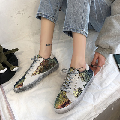 Tavaszi női tornacipő flitterekkel, lapos talppal