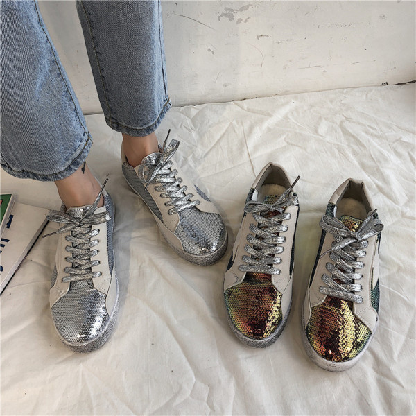 Tavaszi női tornacipő flitterekkel, lapos talppal