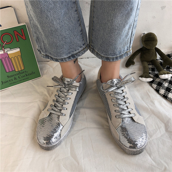 Tavaszi női tornacipő flitterekkel, lapos talppal