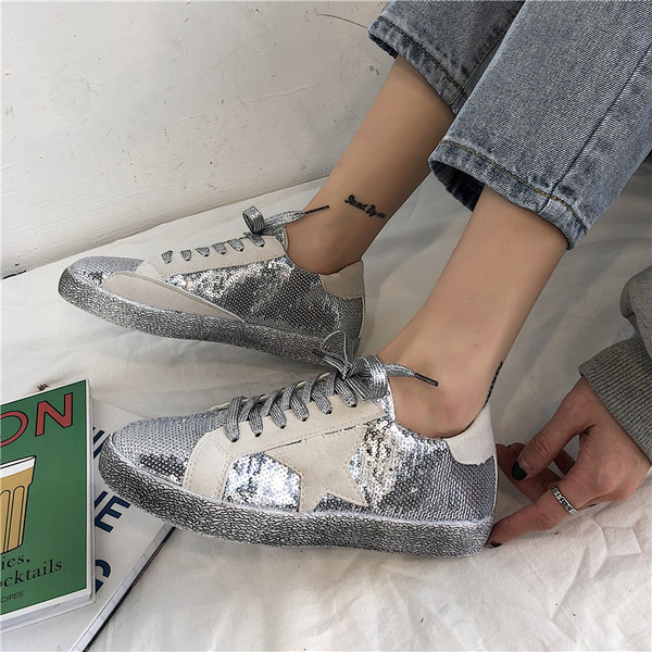 Tavaszi női tornacipő flitterekkel, lapos talppal