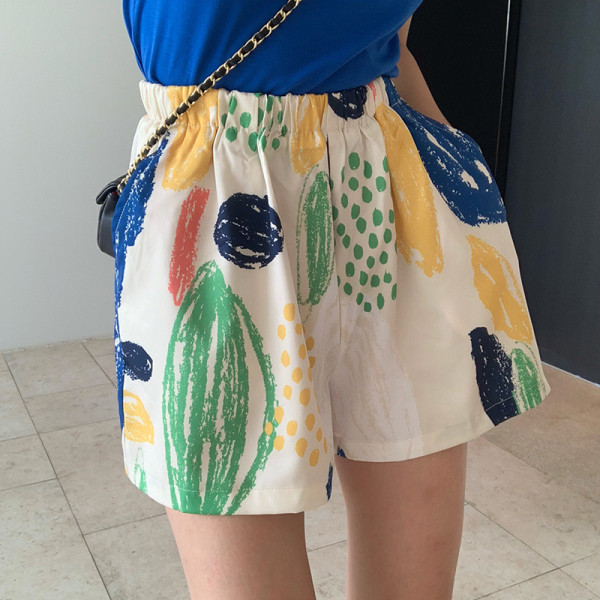 Modern rövidnadrág színes mintával, magas derékkal