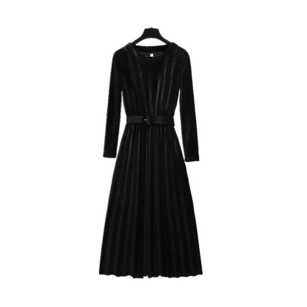 Stilinga moteriška aksominė suknelė su vidutinio ilgio ir juosmens diržu