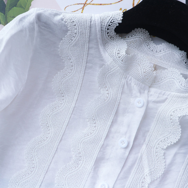 Ležerna ženska košulja s čipkom - široki model s okruglim izrezom