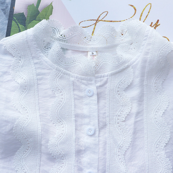 Ležerna ženska košulja s čipkom - široki model s okruglim izrezom