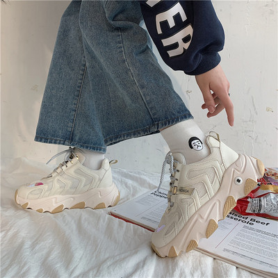 Alkalmi női tornacipő magas talppal