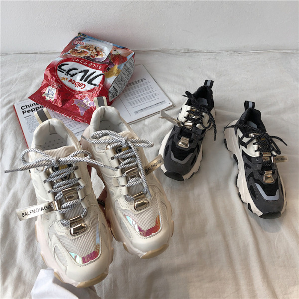 Alkalmi női tornacipő magas talppal